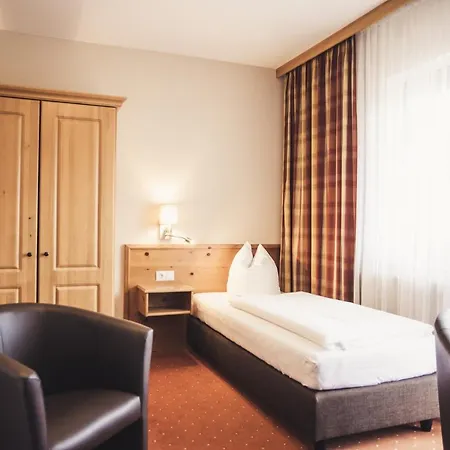 Johanna Mitten Im Oetztal Otel