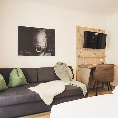 Johanna Mitten Im Oetztal 4*