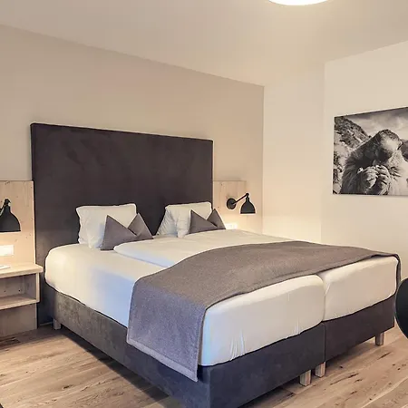 Johanna Mitten Im Oetztal 4*