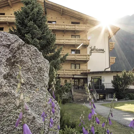 Johanna Mitten Im Oetztal Hotell